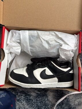 Nike panda low dunk sneakers